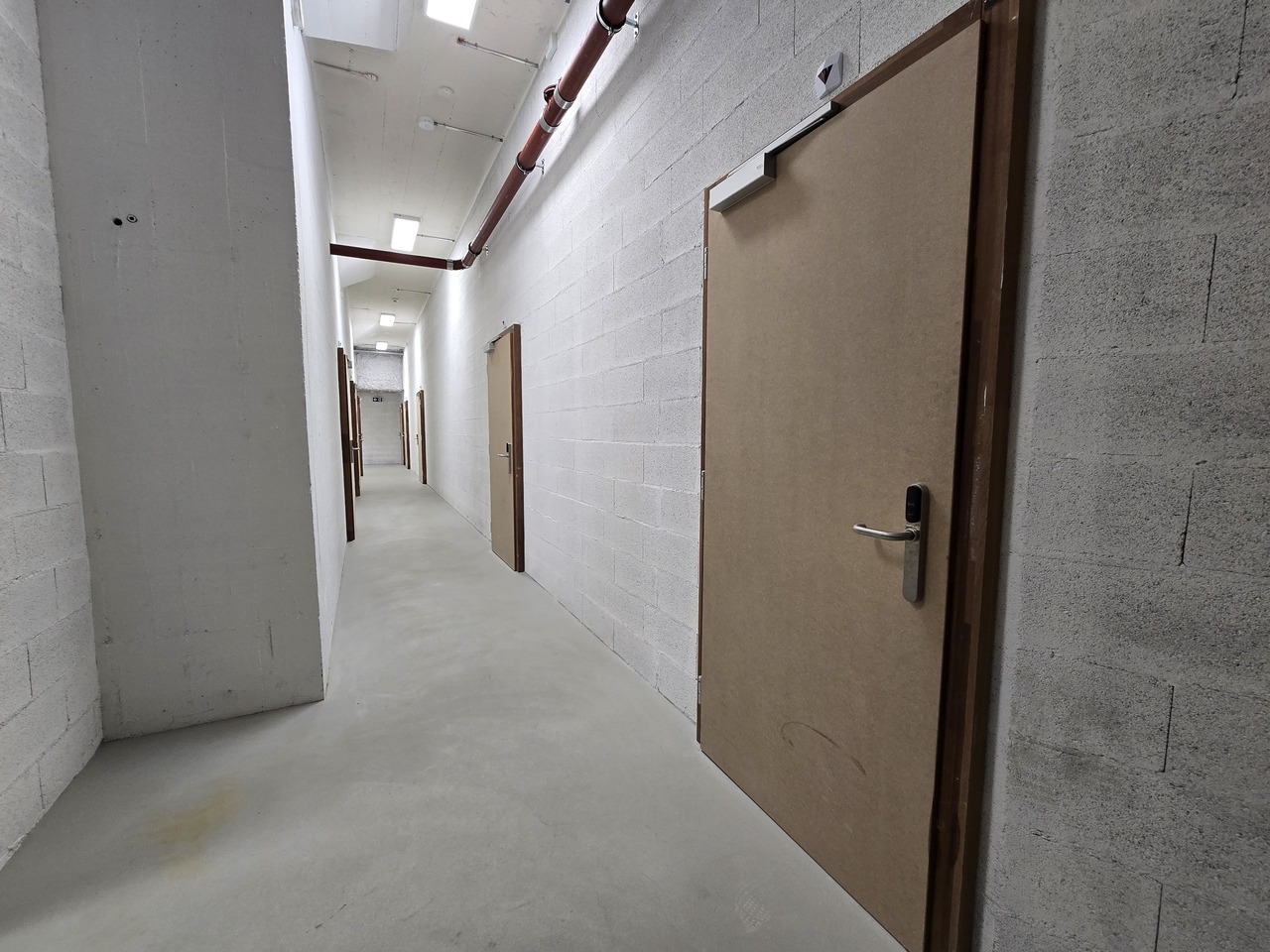 143m² storage room