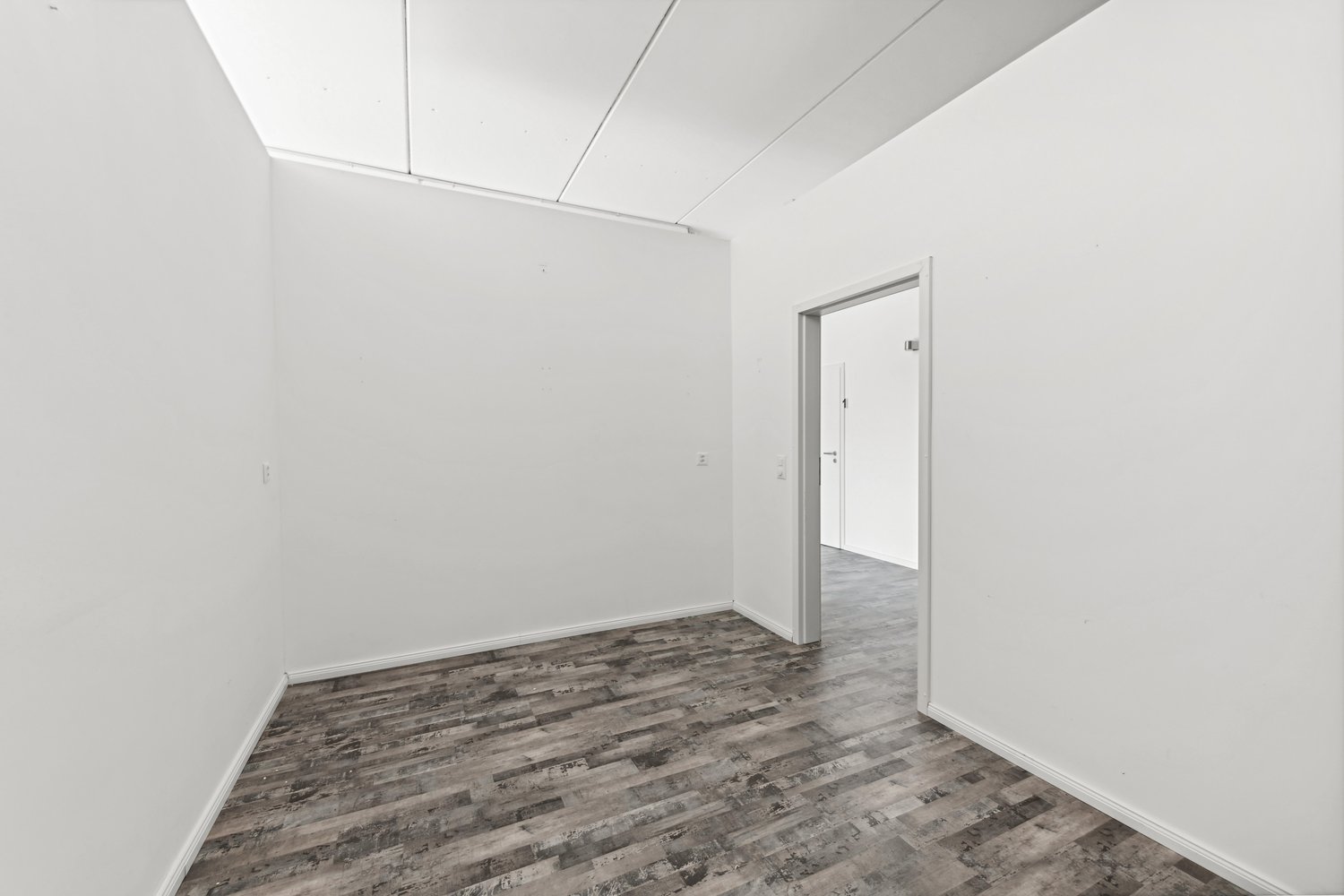 99m² office
