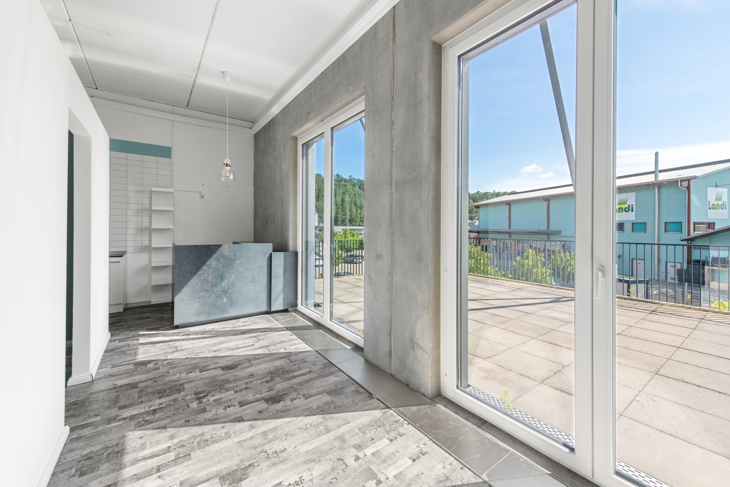 99m² office
