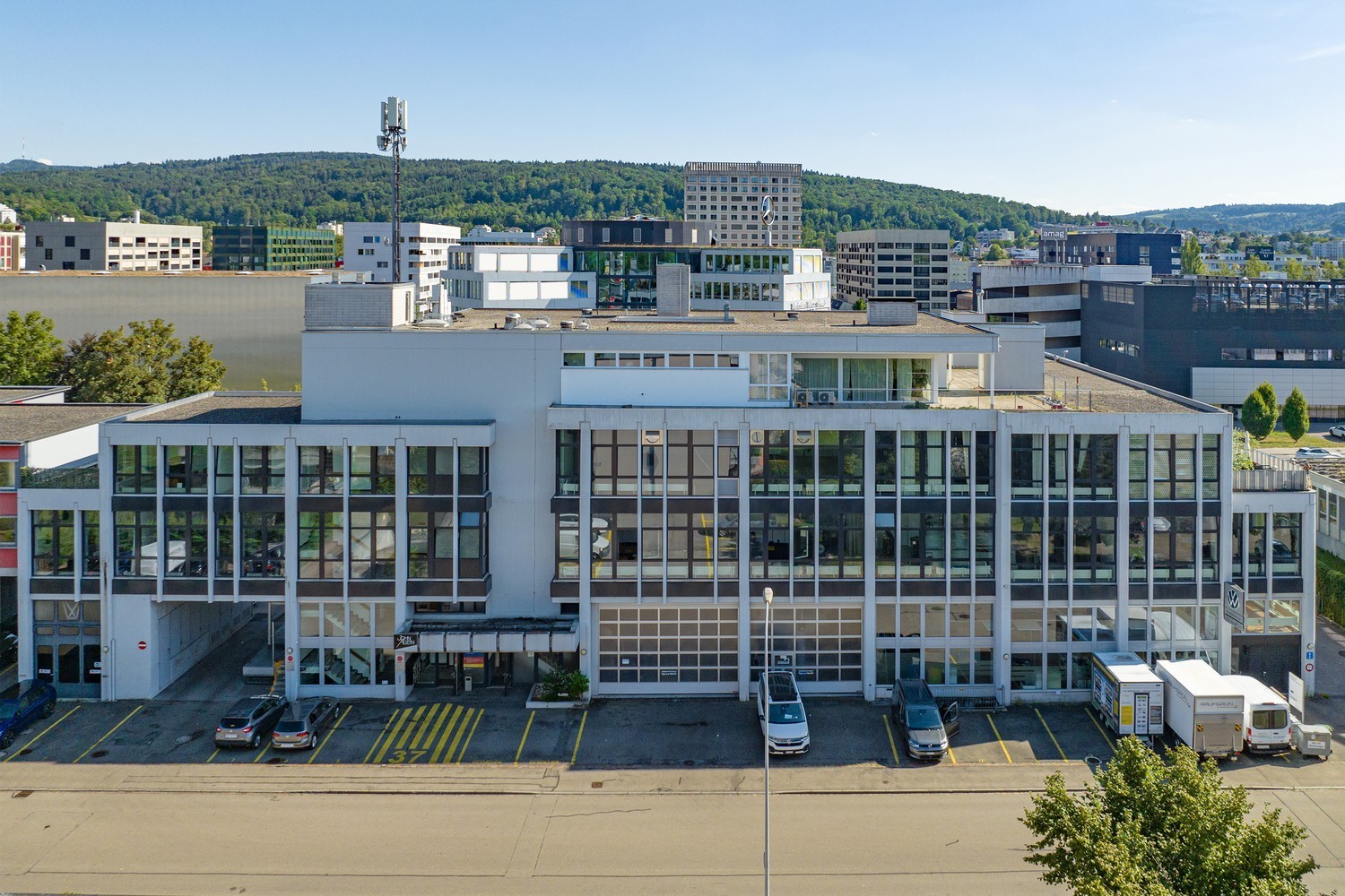 195m² commercial