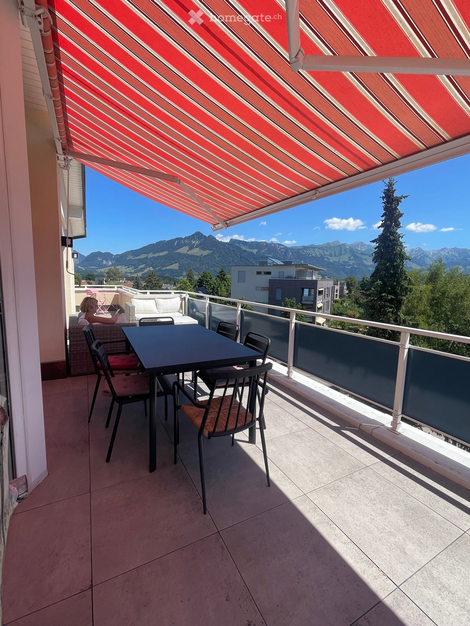 5 rooms apartment