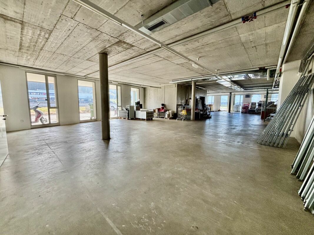 615m² commercial