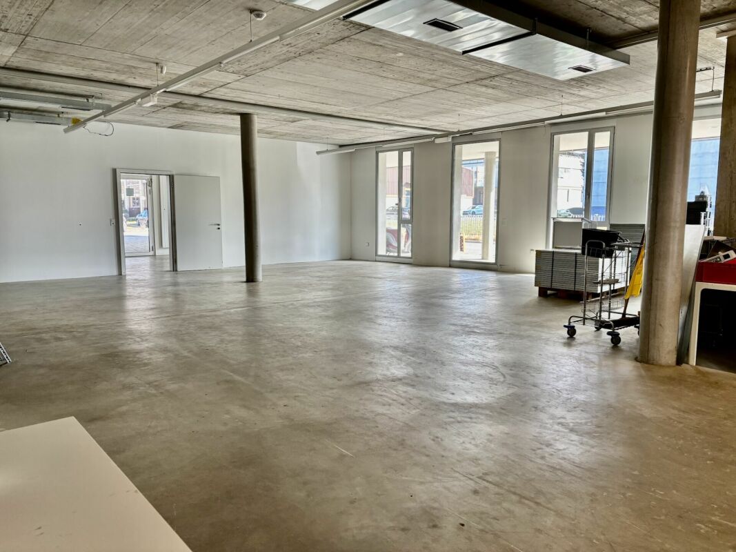 615m² commercial
