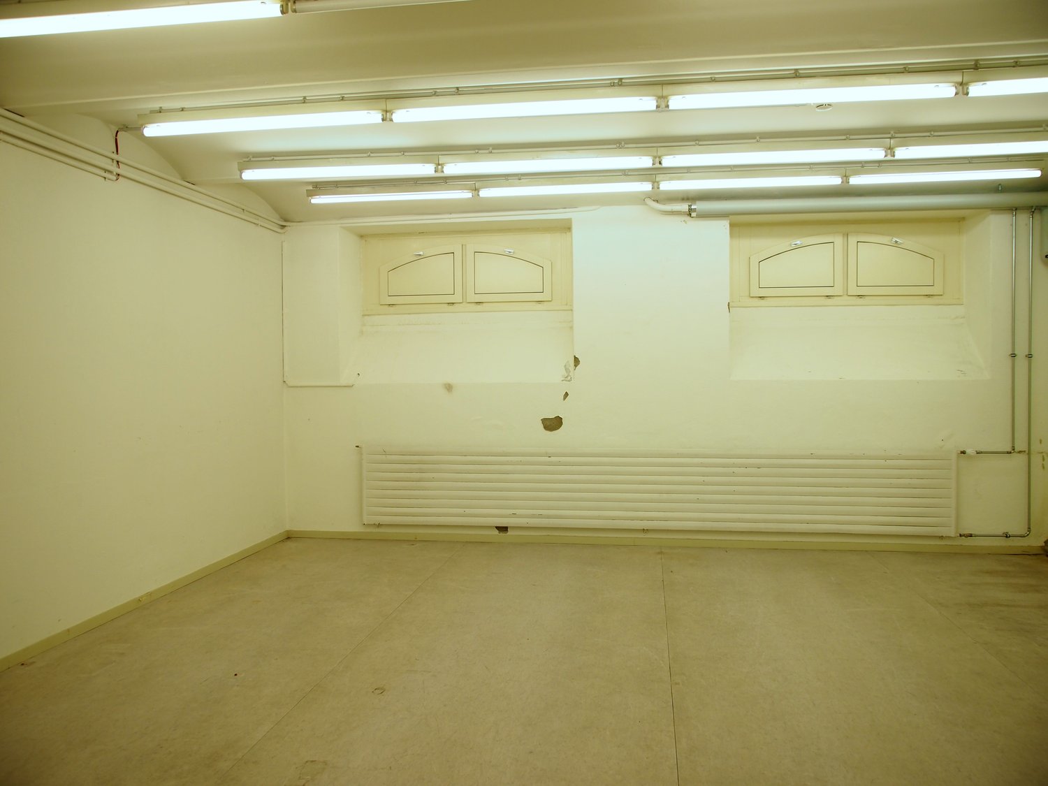 75m² storage room