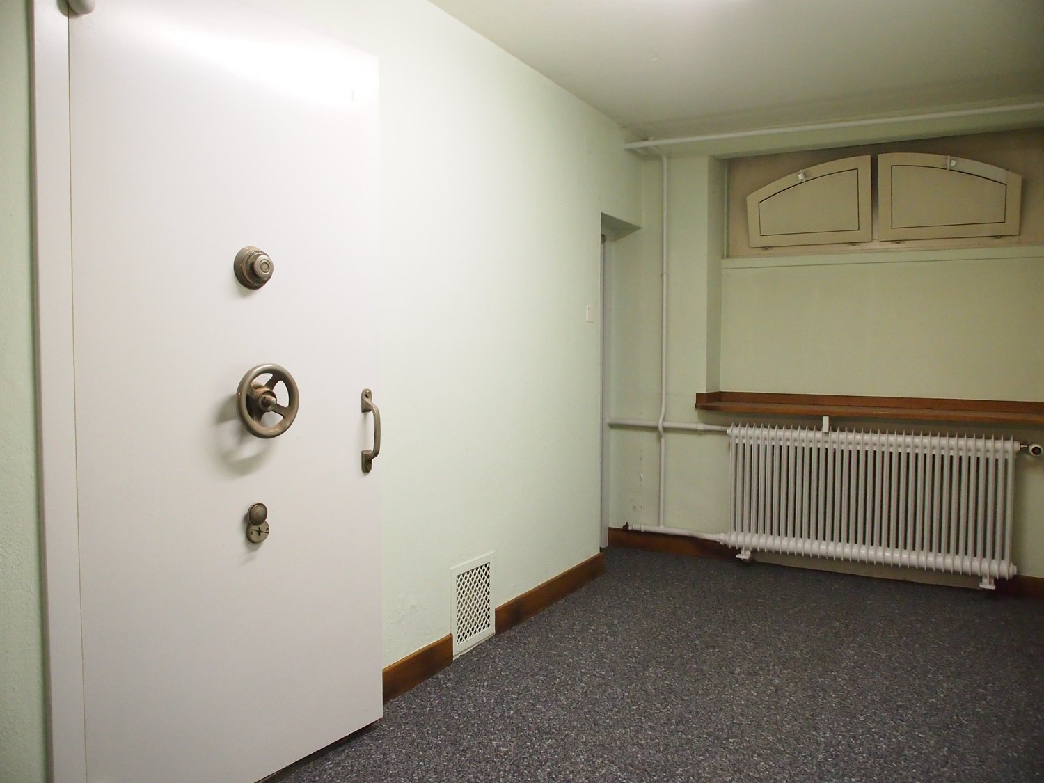 75m² storage room