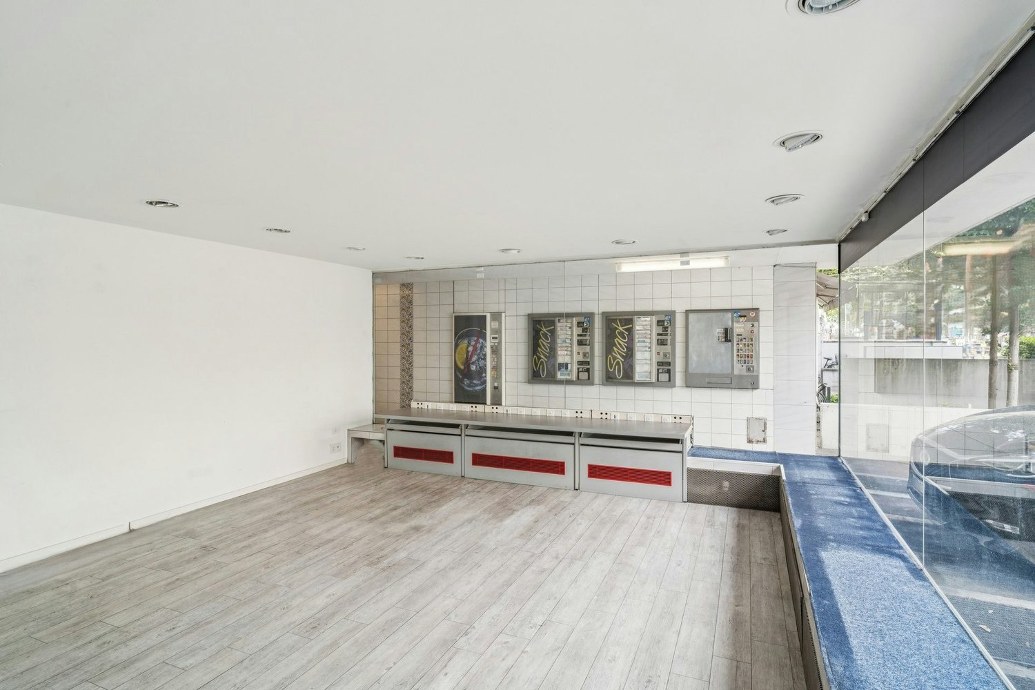 50m² commercial