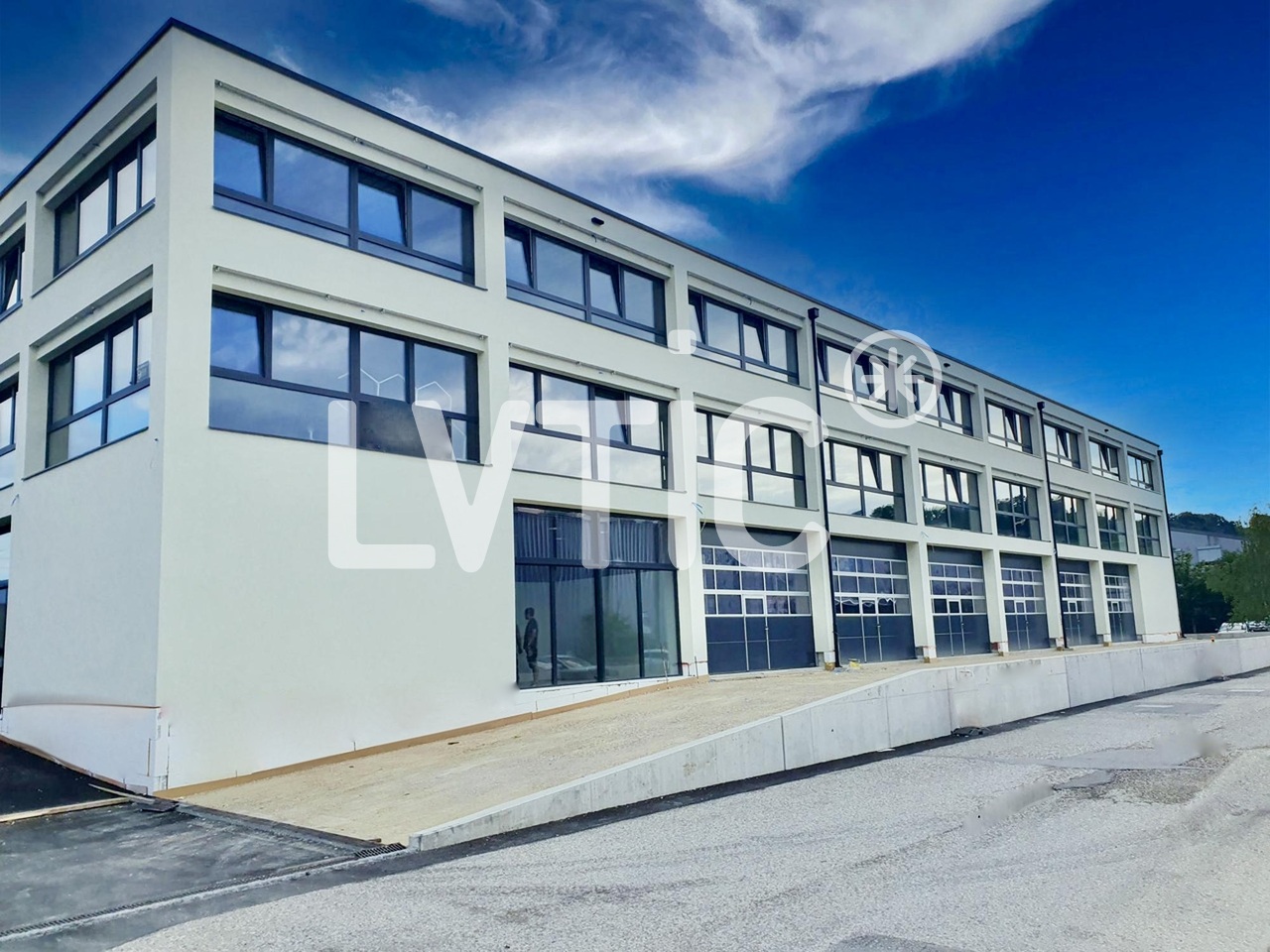 Atelier di 183m²