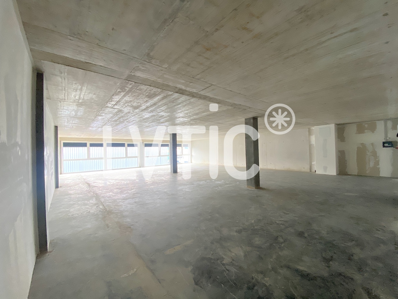 Atelier di 183m²