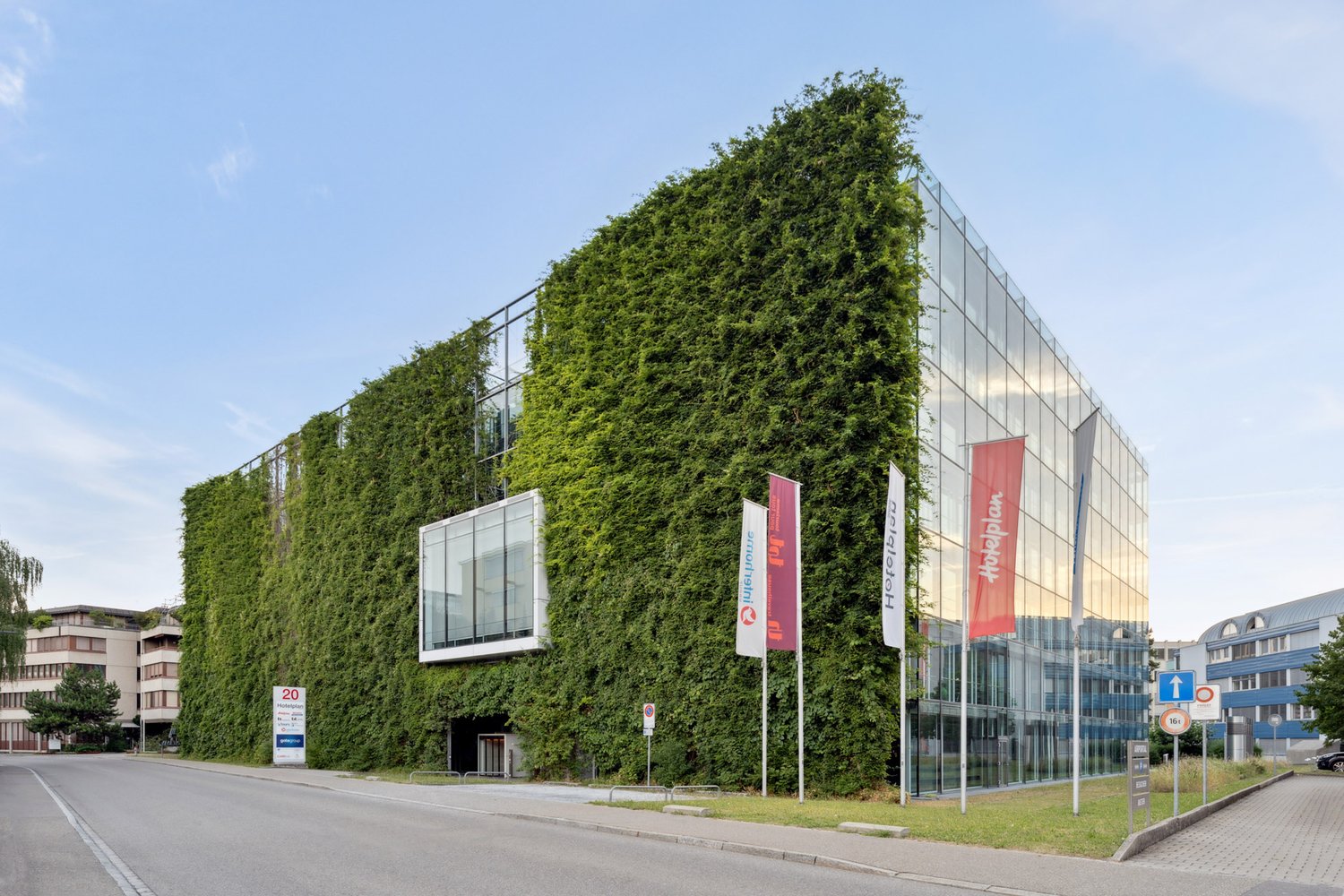 1891m² office