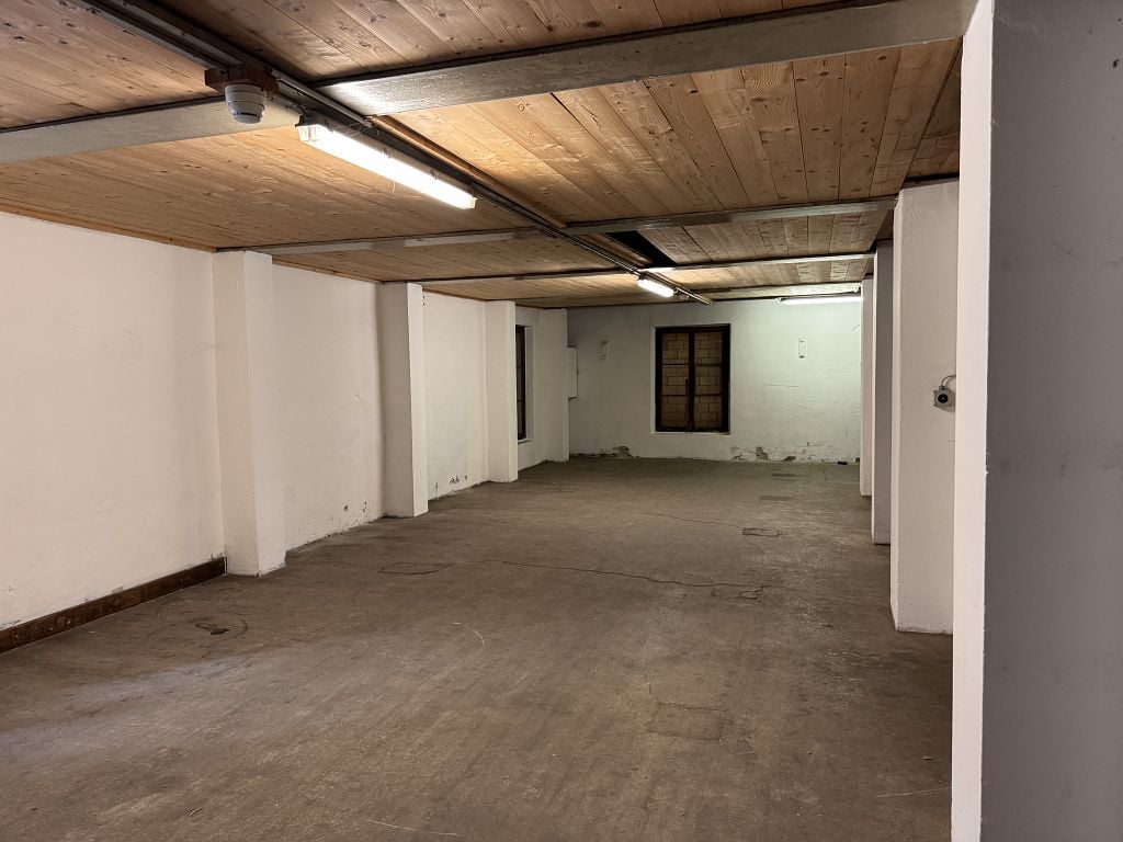 67m² storage room