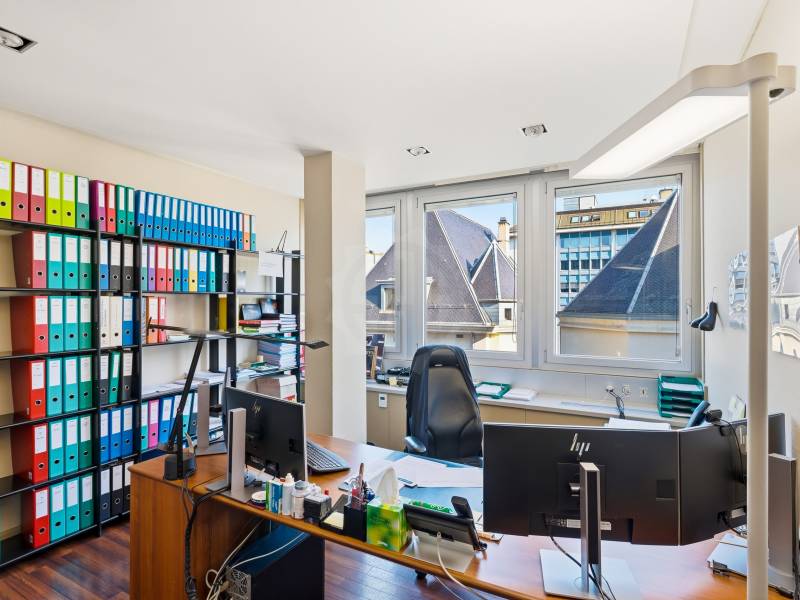 255m² office