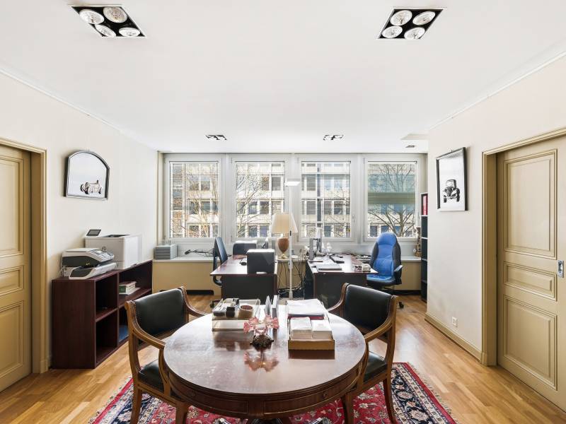 255m² office