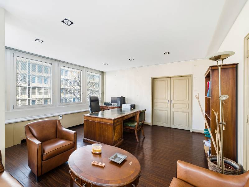 255m² office