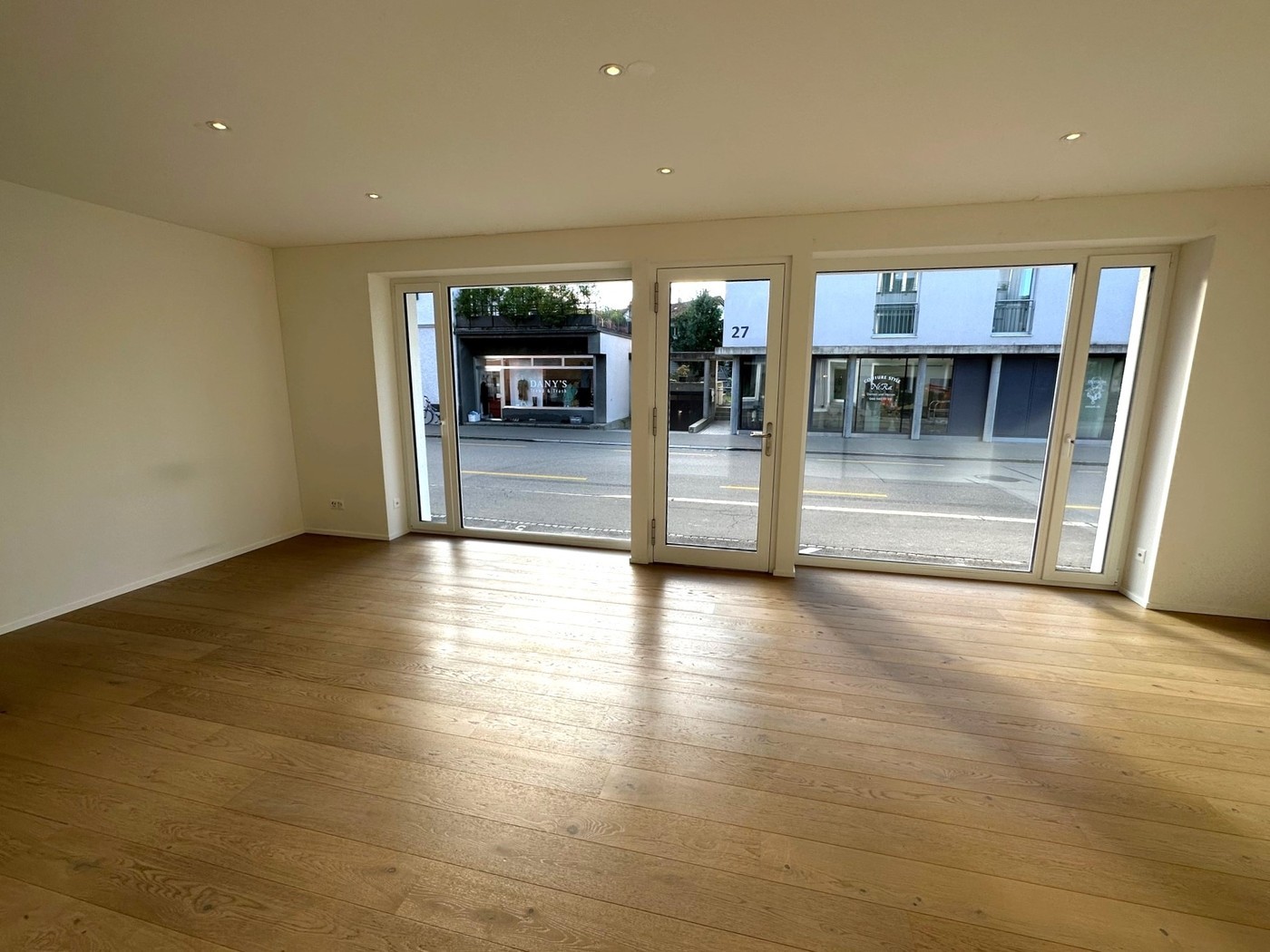 55m² commercial