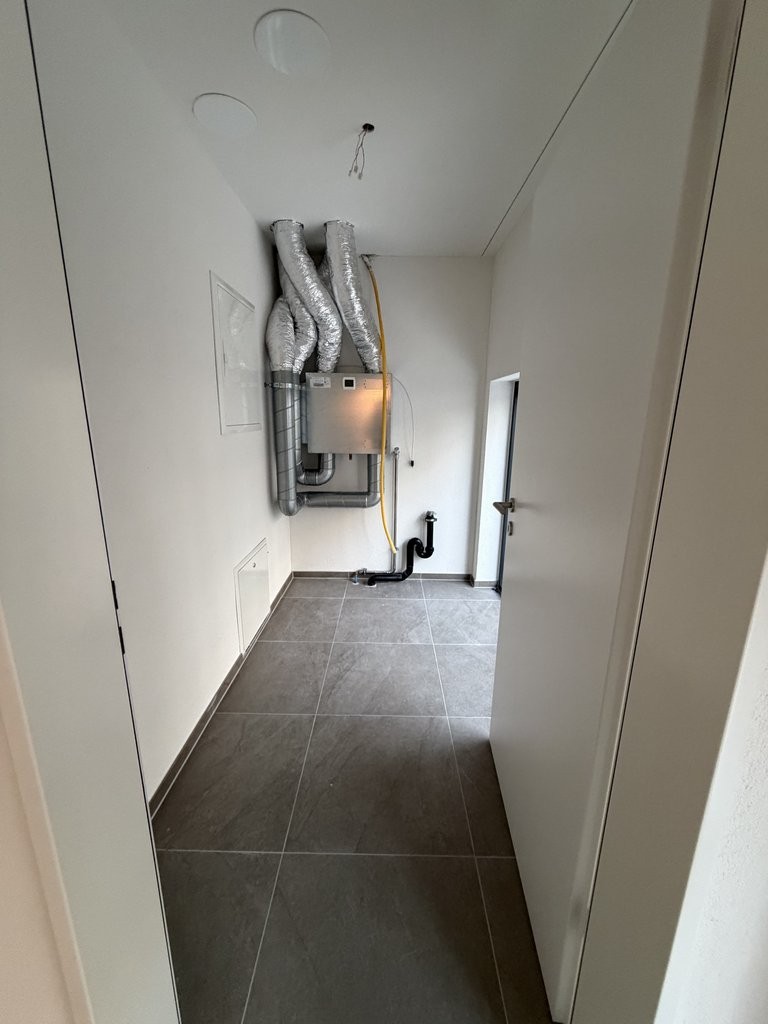 93m² commercial