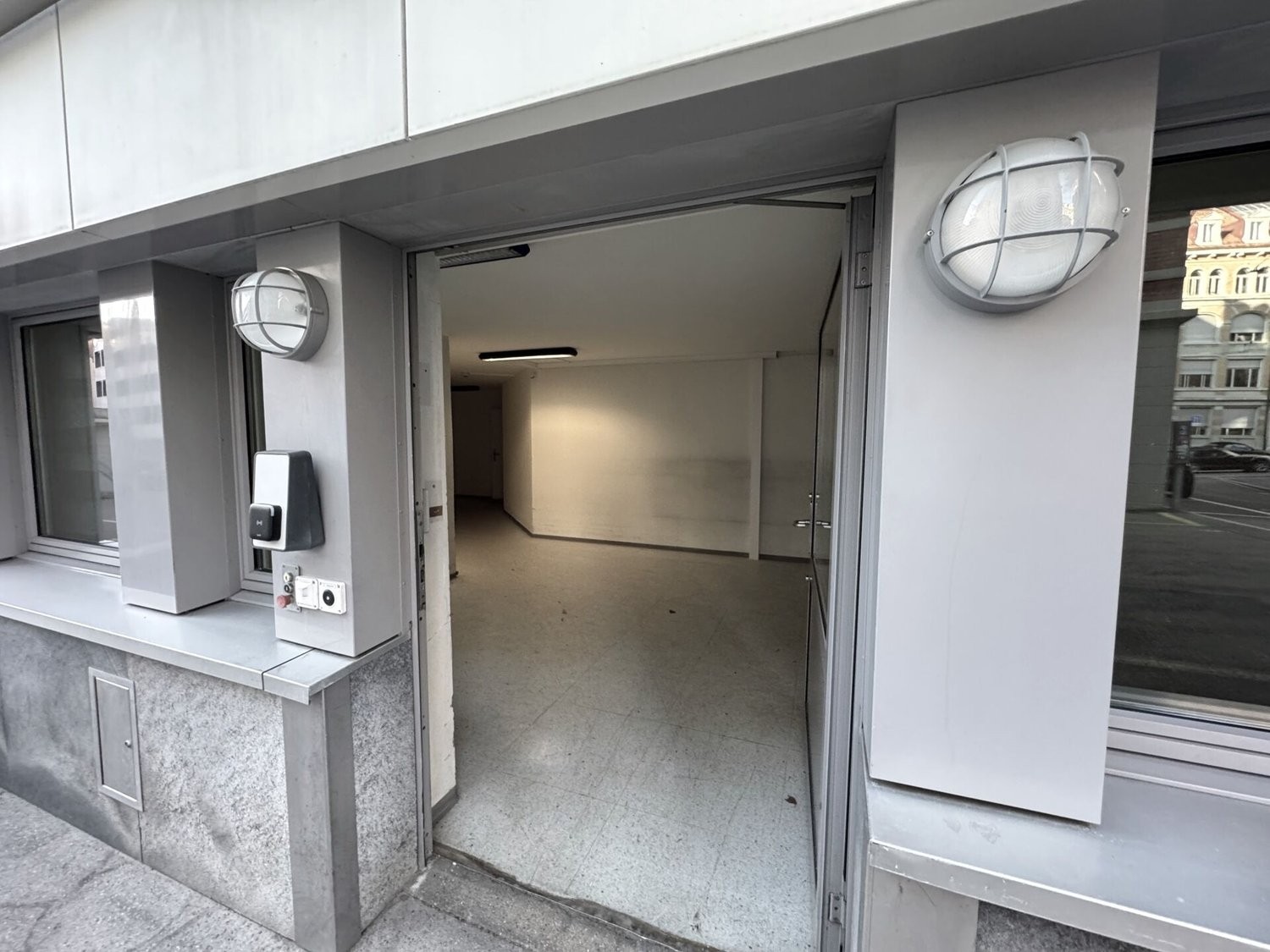 57m² commercial