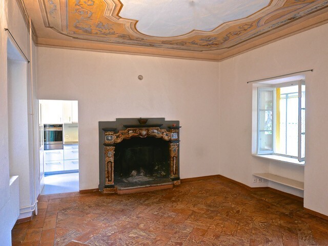 5 rooms apartment