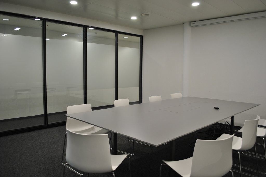 284m² office