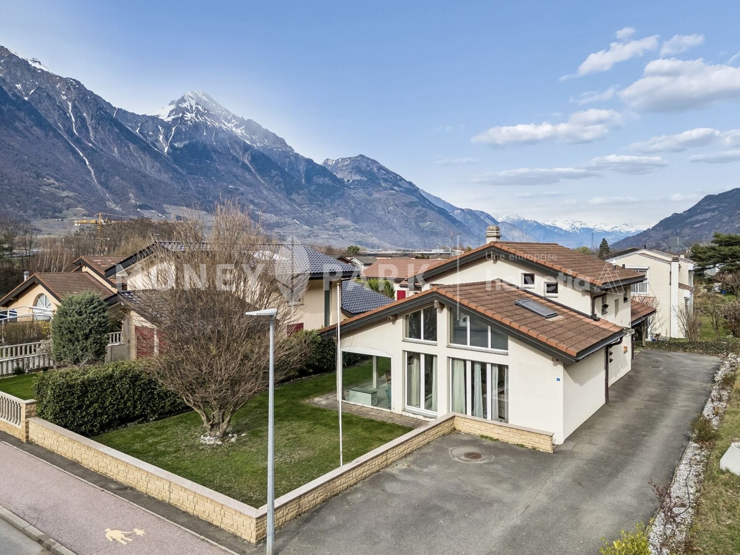 5 rooms villa