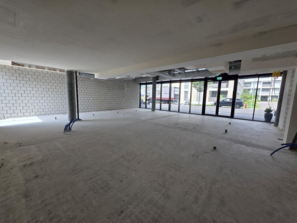 135m² commercial