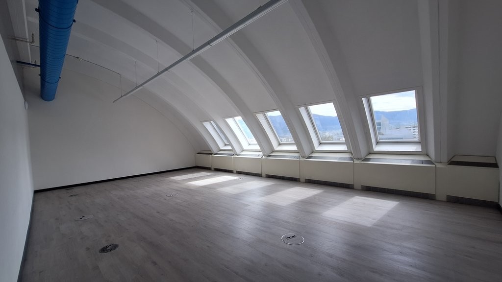 165m² office