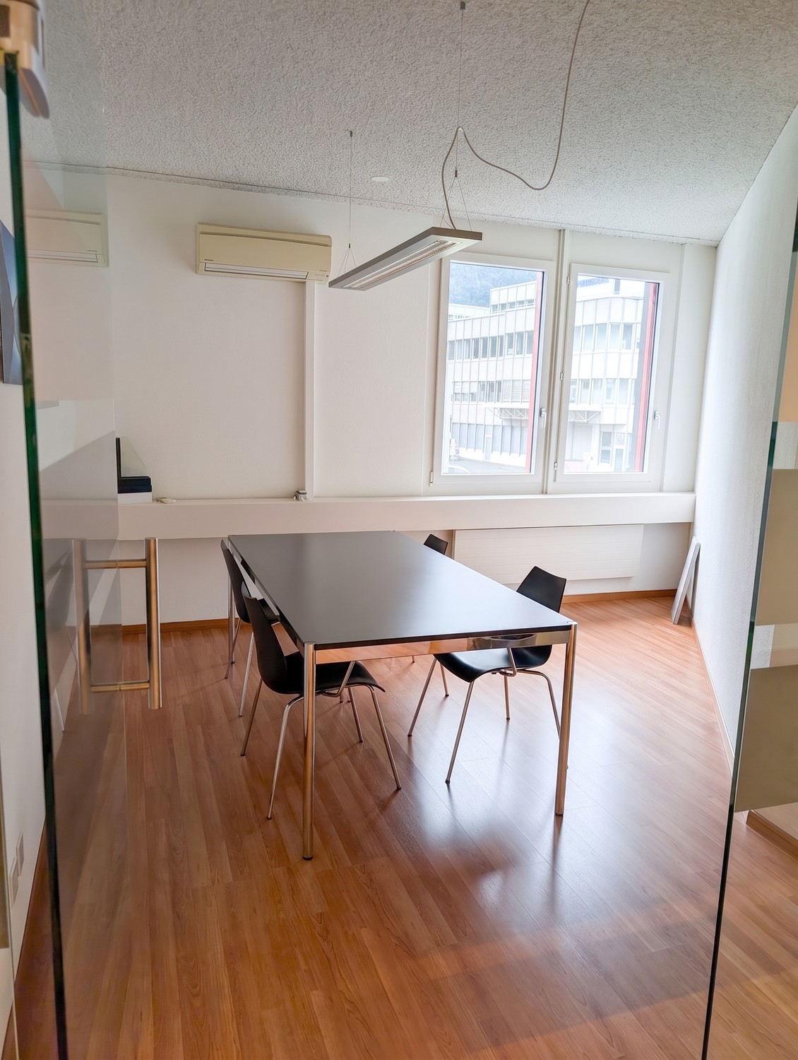 105m² office