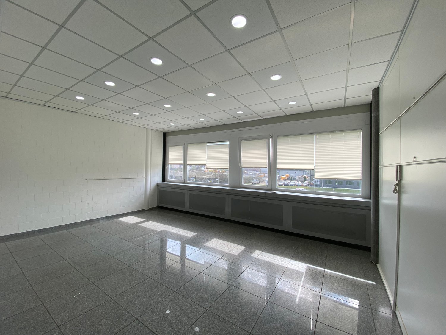 108m² commercial