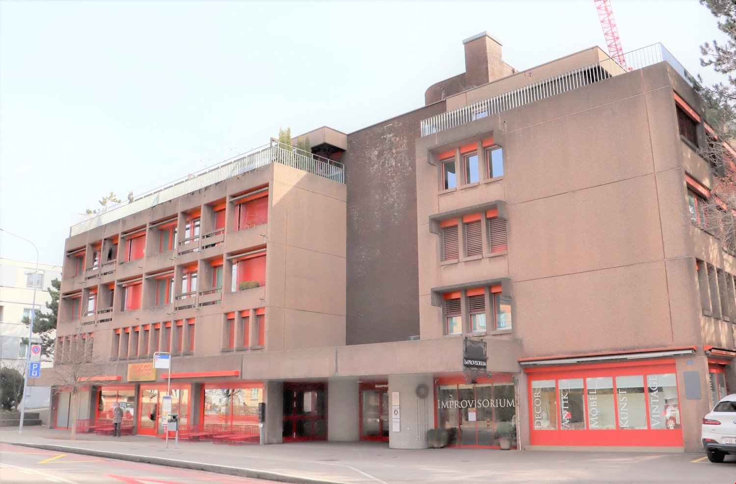 136m² commercial