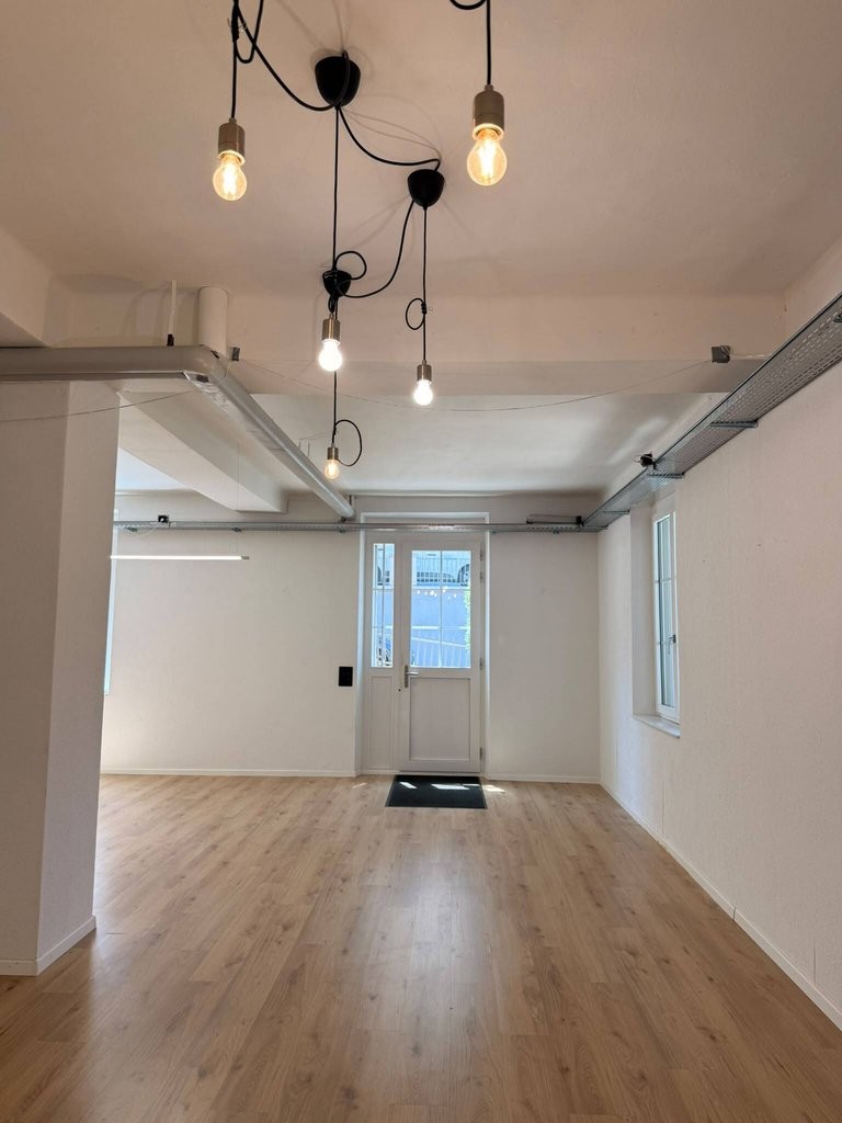 80m² office