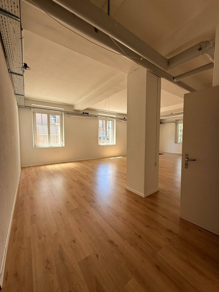 80m² office
