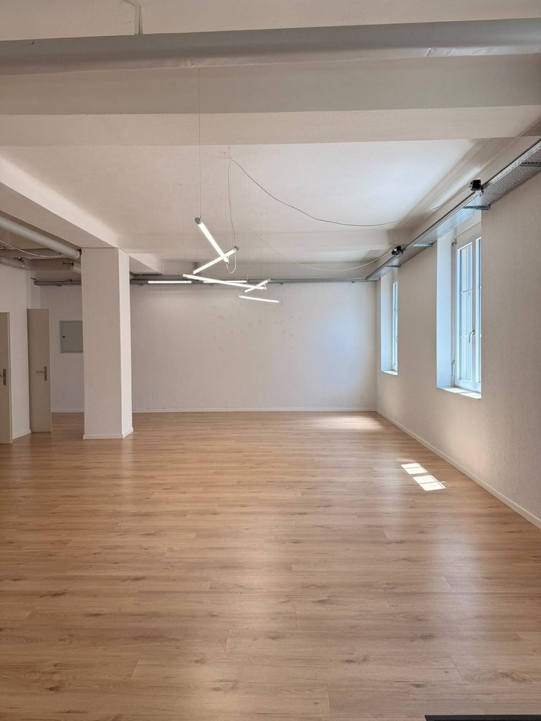 80m² office