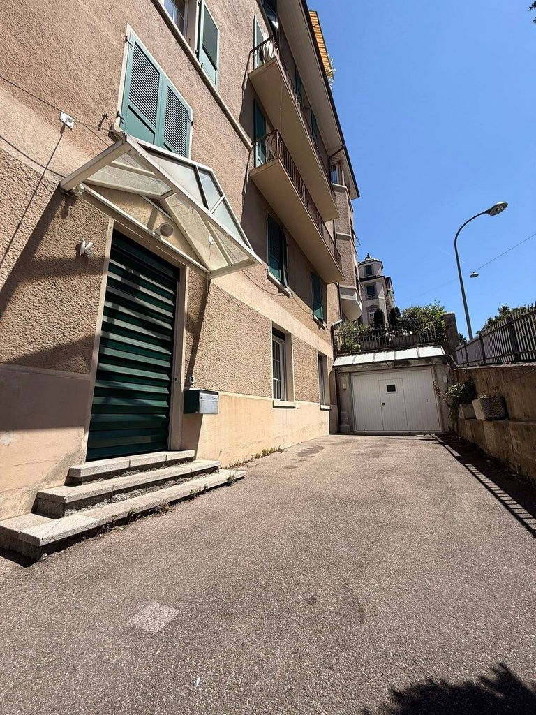 80m² office