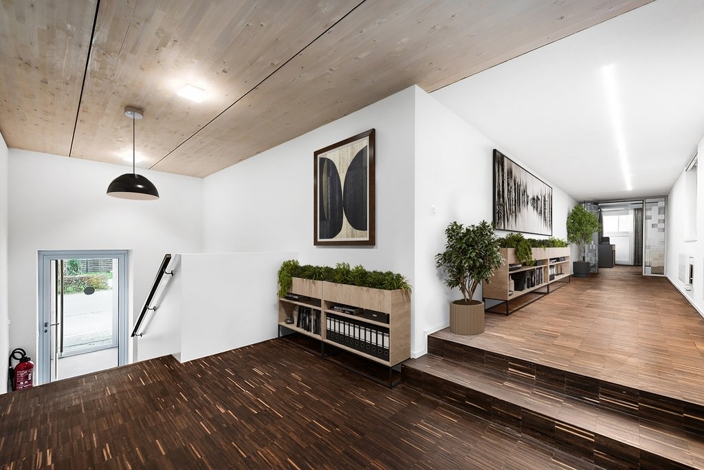 310m² office