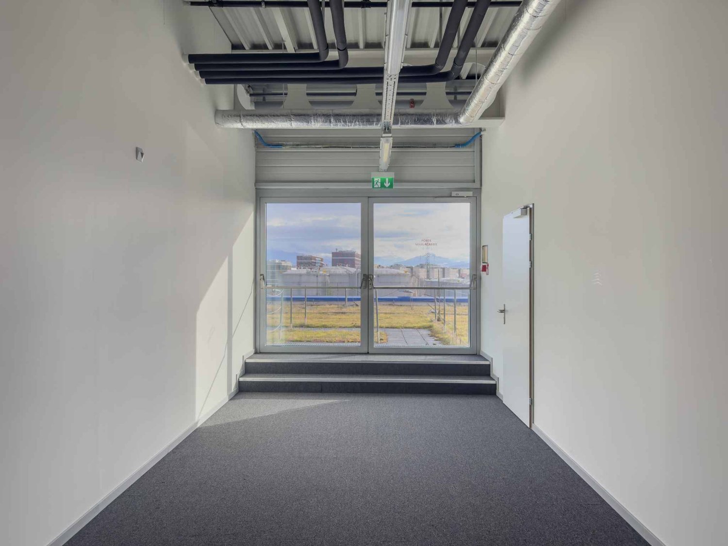 1393m² office