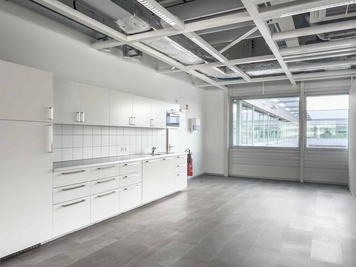 1393m² office