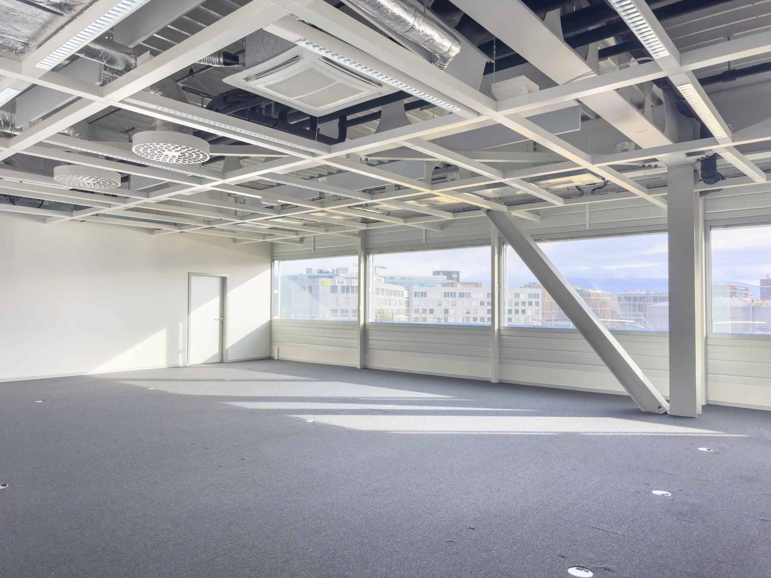 1393m² office