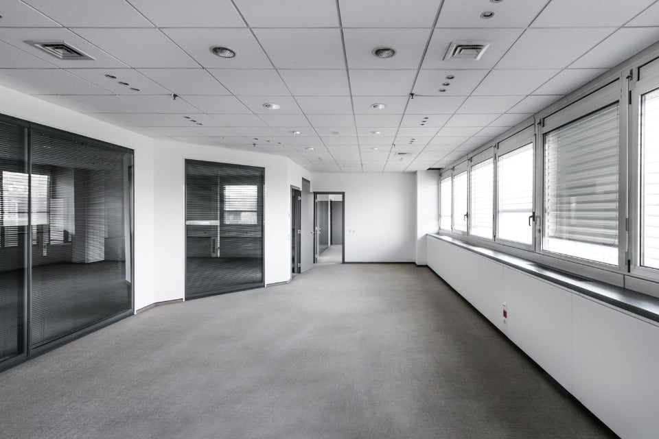 990m² office
