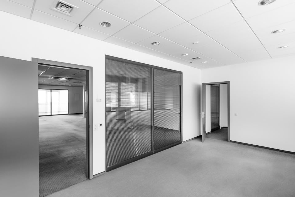990m² office
