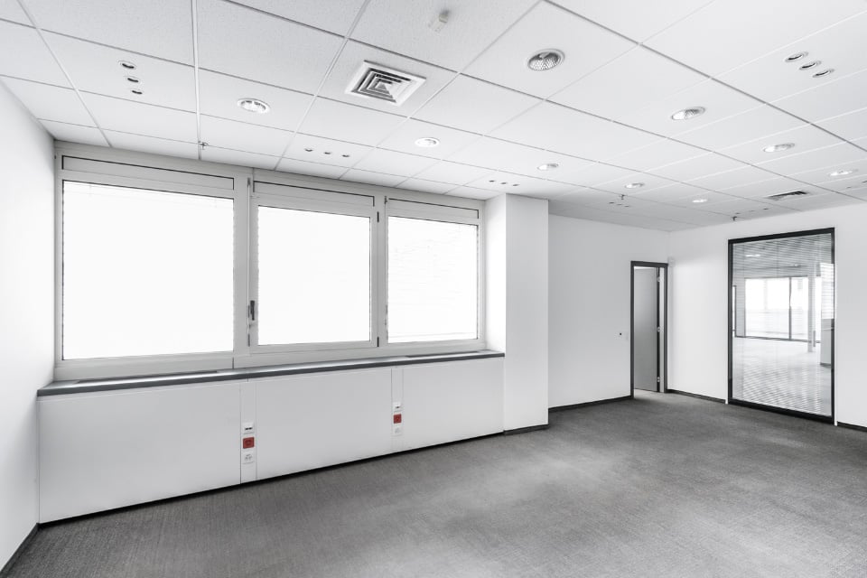990m² office