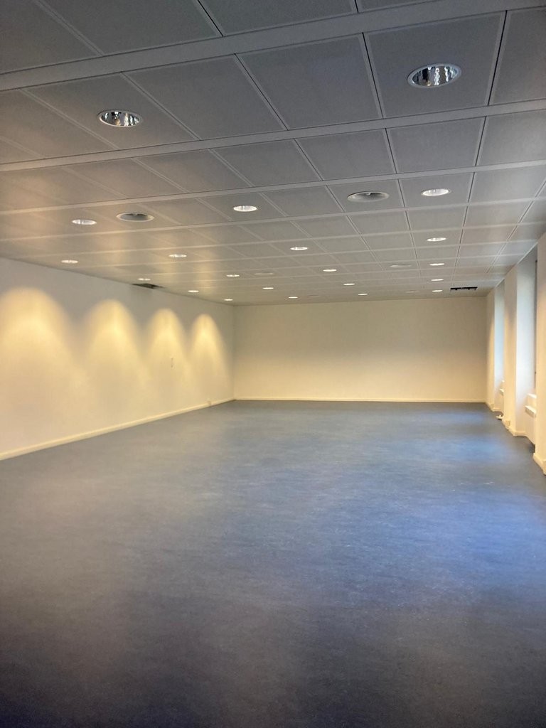 229m² office