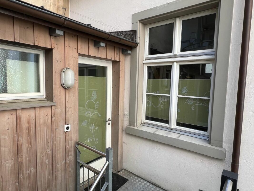 60m² office