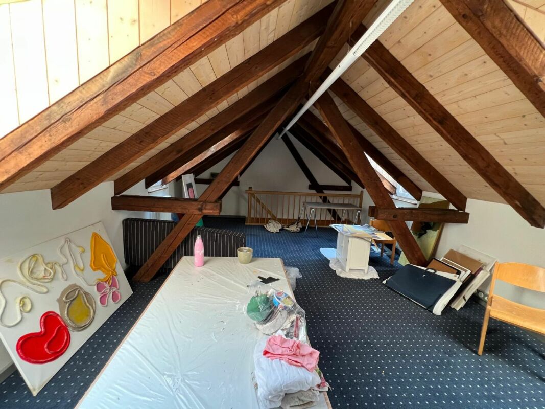 60m² office