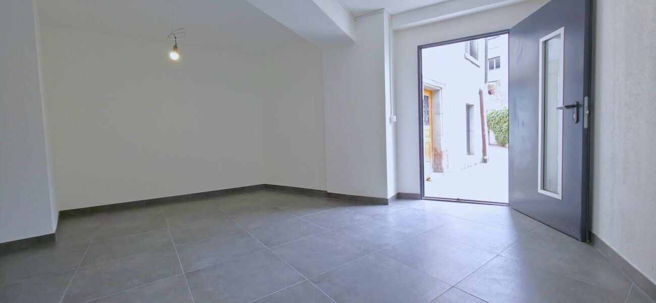 45m² commercial