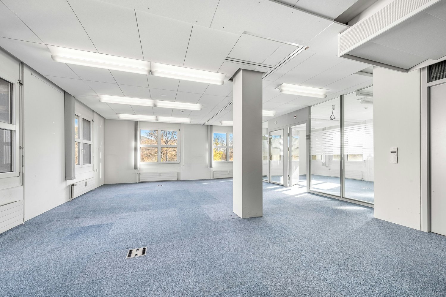 800m² office