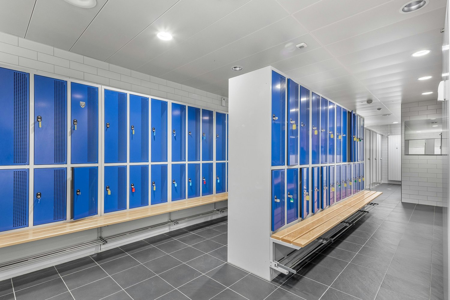 800m² office