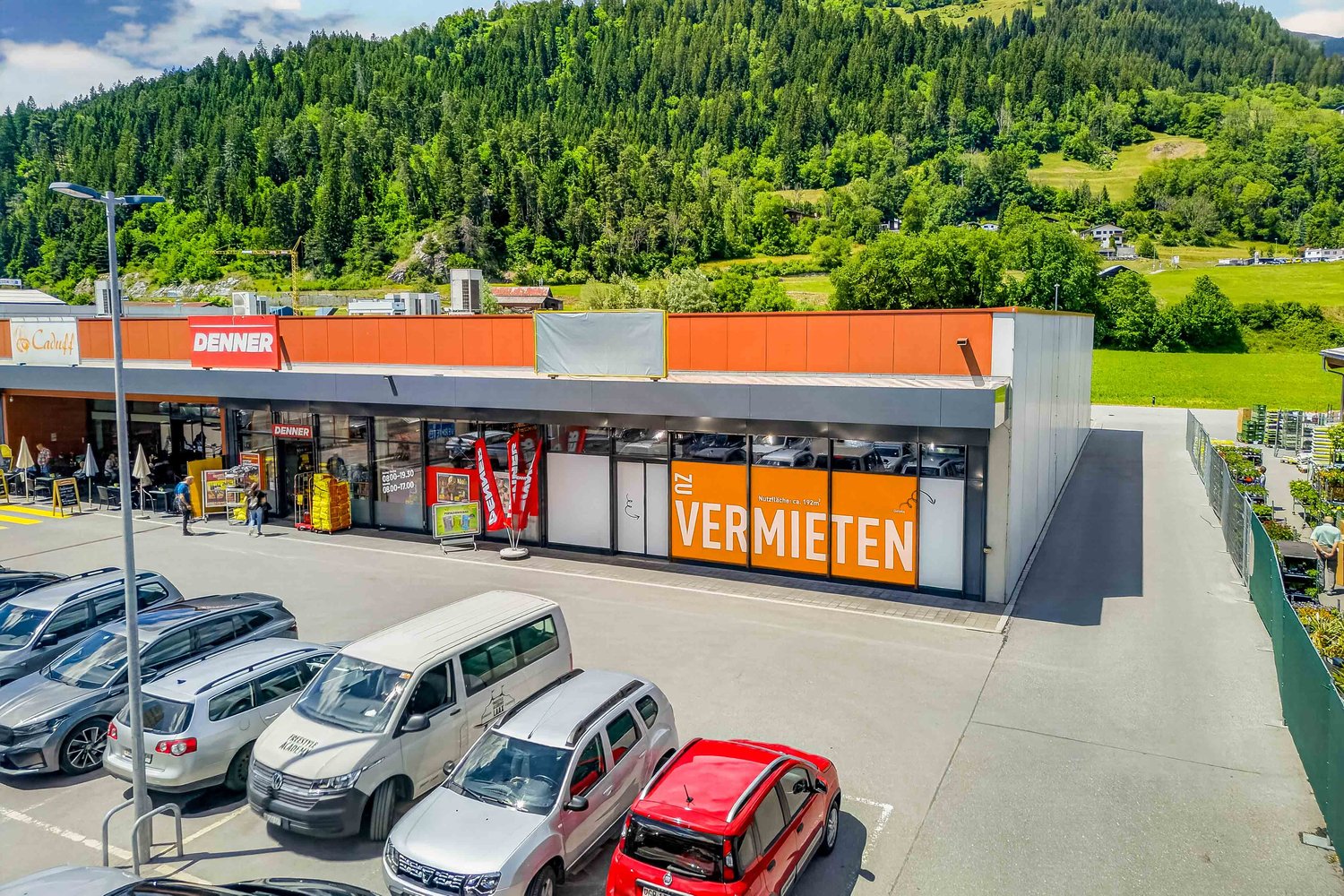 192m² shop