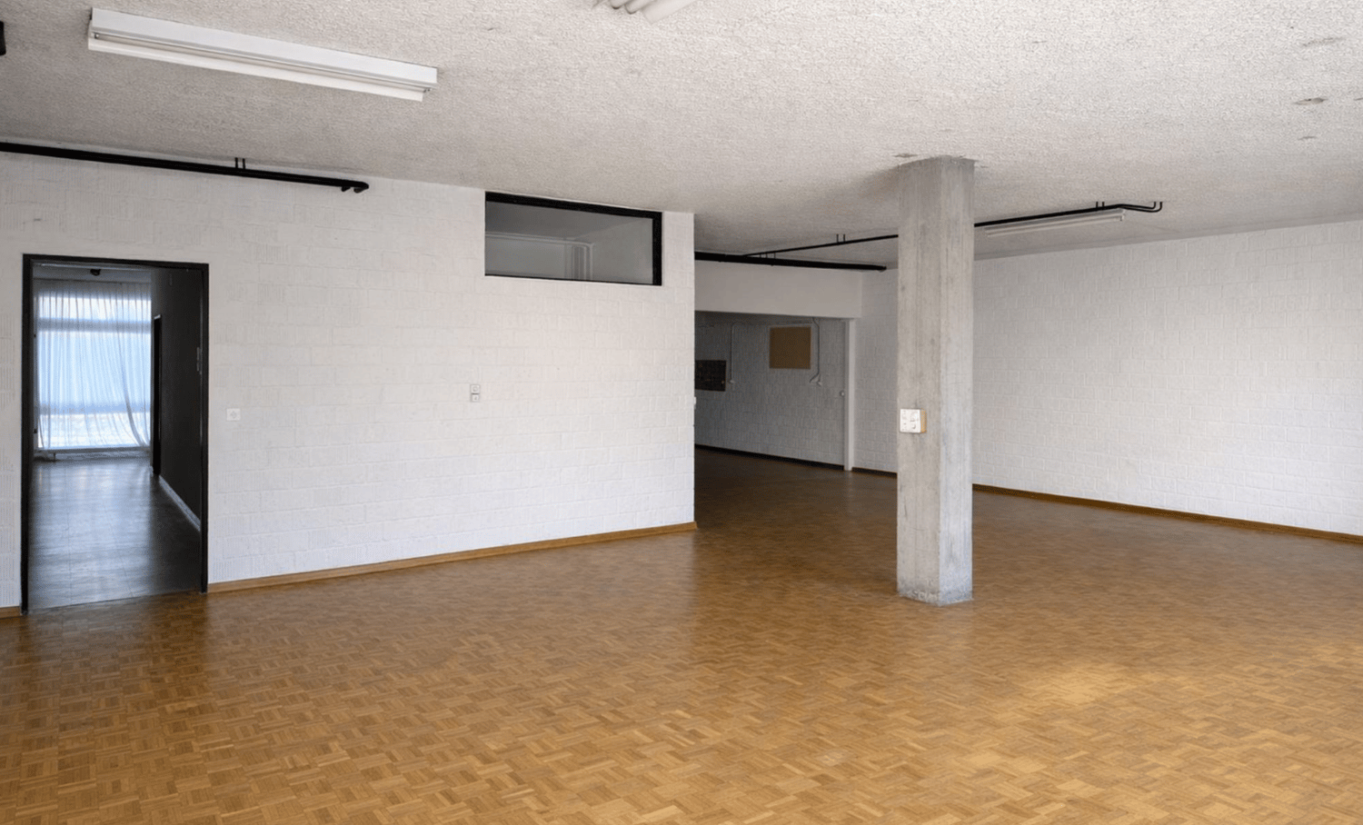 215m² commercial