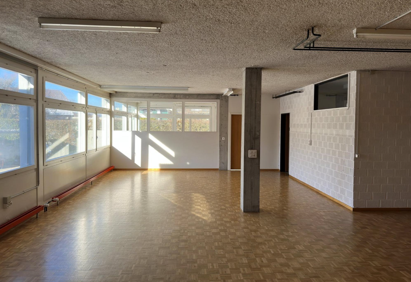 215m² commercial