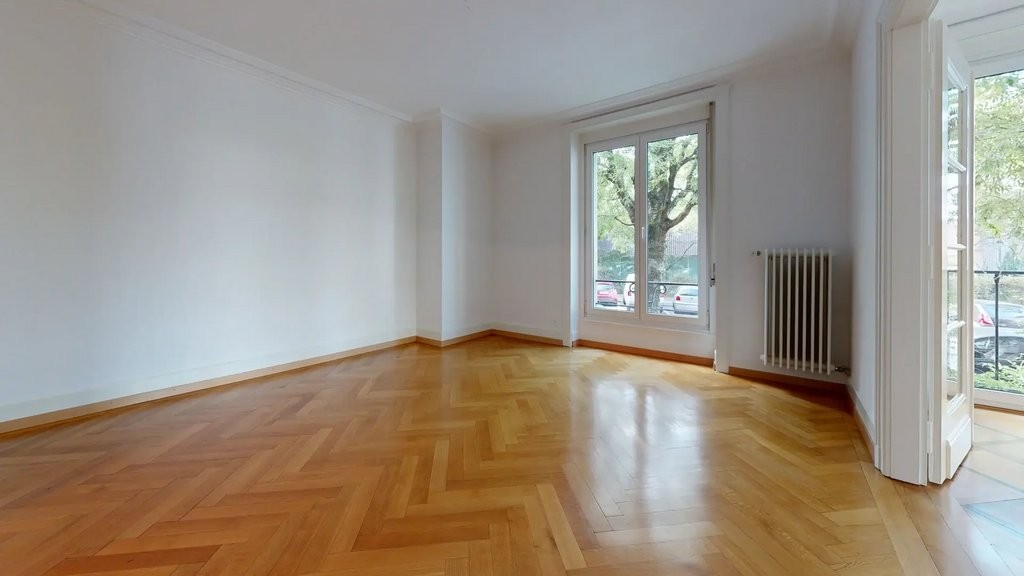 6 rooms apartment