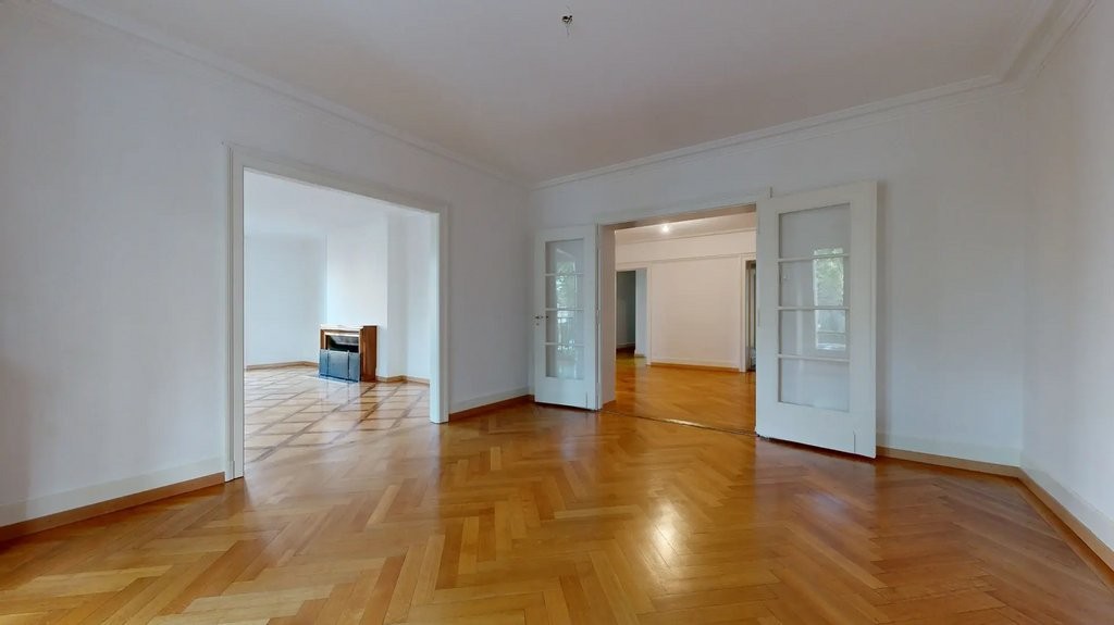 6 rooms apartment